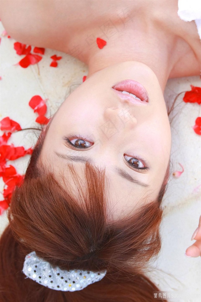 寡妇被老头舔到高潮的视频